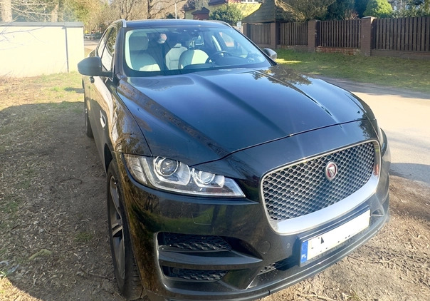 Jaguar F-Pace cena 112500 przebieg: 136500, rok produkcji 2018 z Warszawa małe 191